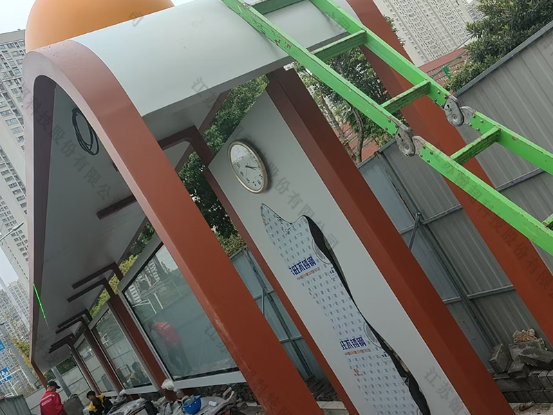 南京儿童友好公交候车亭安装实景